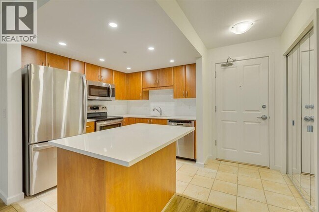 285 Newport Dr in Port Moody, BC - Building Photo - Building Photo