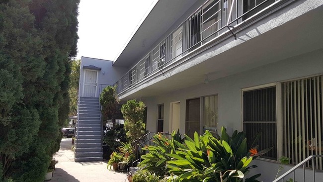 1245 10th Street in Santa Monica, CA - Building Photo - Building Photo