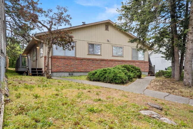 property at 1724 E 8th Ave