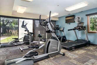 Shadow Green Apartments in Eden Prairie, MN - Building Photo - Building Photo