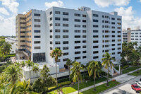 Bahia Mar Condo in Key Biscayne, FL - Foto de edificio - Building Photo