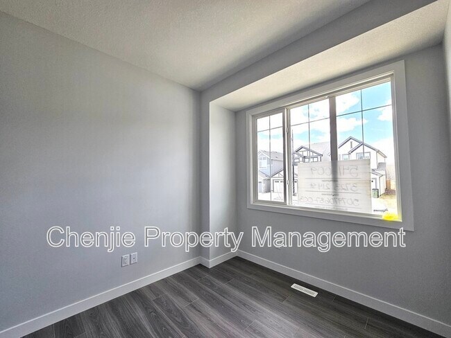 3723-3214 214 St NW in Edmonton, AB - Building Photo - Building Photo
