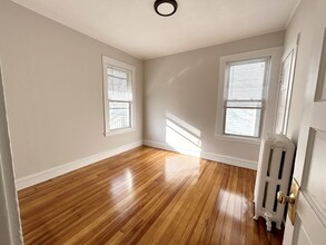 24 Willis St, Unit uni2 4-bed 1 bath in Boston, MA - Building Photo - Building Photo