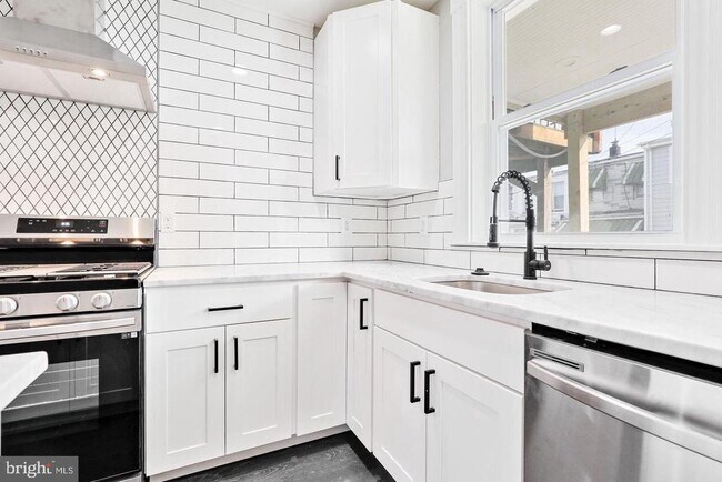 263 S Robinson St in Baltimore, MD - Foto de edificio - Building Photo