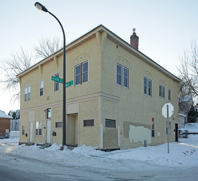 430 Case Ave in St. Paul, MN - Foto de edificio - Building Photo