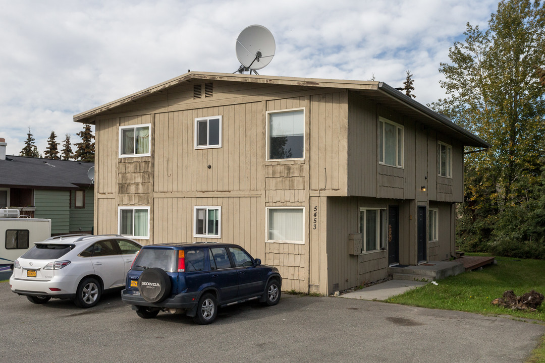 5453 Camelot Dr in Anchorage, AK - Building Photo