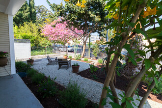 321 Heliotrope Dr in Los Angeles, CA - Building Photo - Building Photo