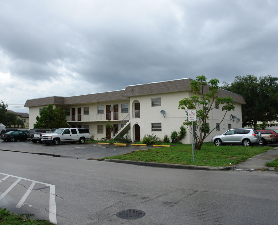 200 NE 7th Ave in Fort Lauderdale, FL - Foto de edificio