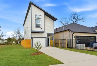 3320 Francis St in Houston, TX - Building Photo - Building Photo