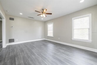 2402 W North B St in Tampa, FL - Building Photo - Building Photo