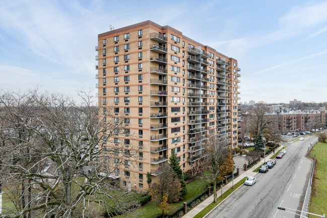 60 Parkway Dr E in East Orange, NJ - Building Photo - Building Photo