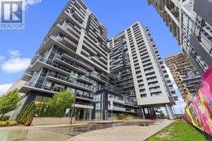 2087 Fairview St in Burlington, ON - Building Photo