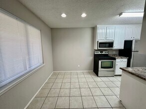 1214 Baylor Ave in Waco, TX - Foto de edificio - Building Photo