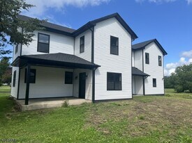 212 Willow Grove St in Hackettstown, NJ - Building Photo