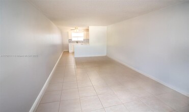 300 Pierce St, Unit 4 in Hollywood, FL - Building Photo - Building Photo
