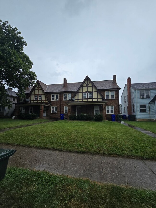 property at 596-602-602 S Hague Ave