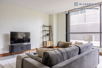 110 W Ocean Blvd in Long Beach, CA - Building Photo - Building Photo