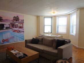 41 Carlton St, Unit 10 in Brookline, MA - Foto de edificio - Building Photo