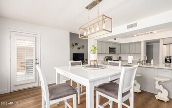 4943 W Oraibi Dr in Glendale, AZ - Building Photo - Building Photo