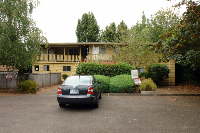 Saginaw Street Apartments in Salem, OR - Building Photo - Building Photo