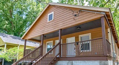 1025 Rosedale Ave in Durham, NC - Foto de edificio - Building Photo
