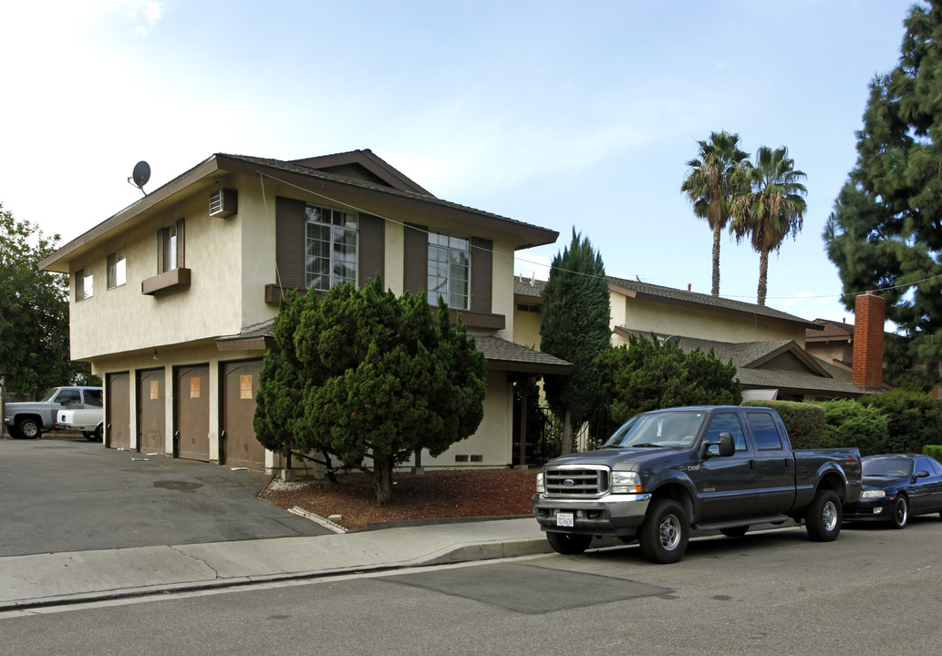 338 Blueridge Ave in Orange, CA - Foto de edificio