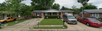 831 Tilbury Dr in St. Charles, MO - Building Photo