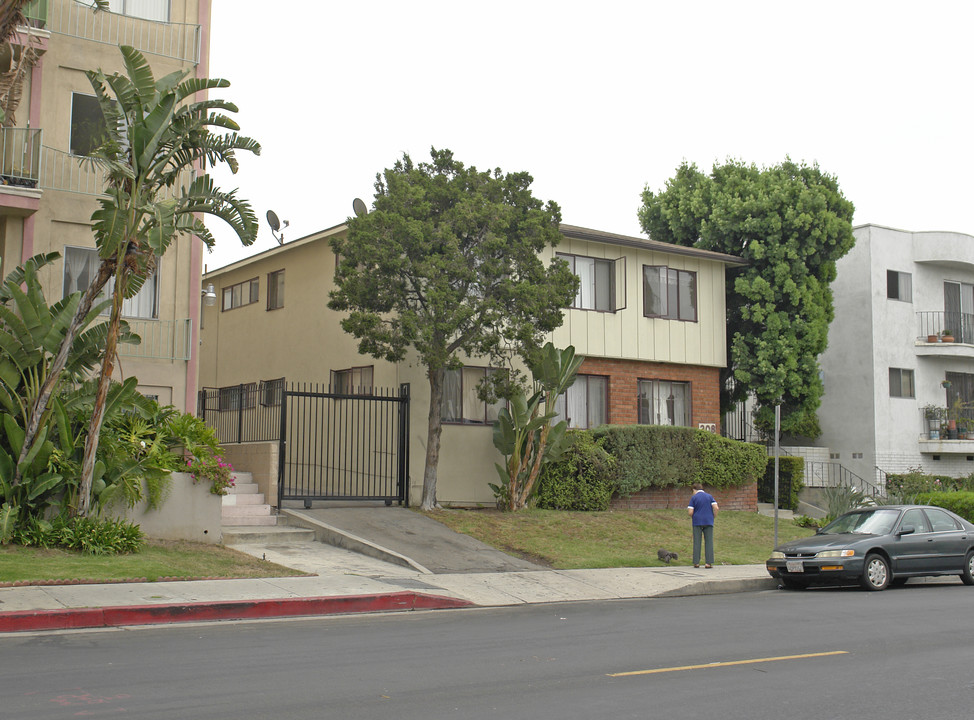 208 S Mariposa Ave in Los Angeles, CA - Foto de edificio
