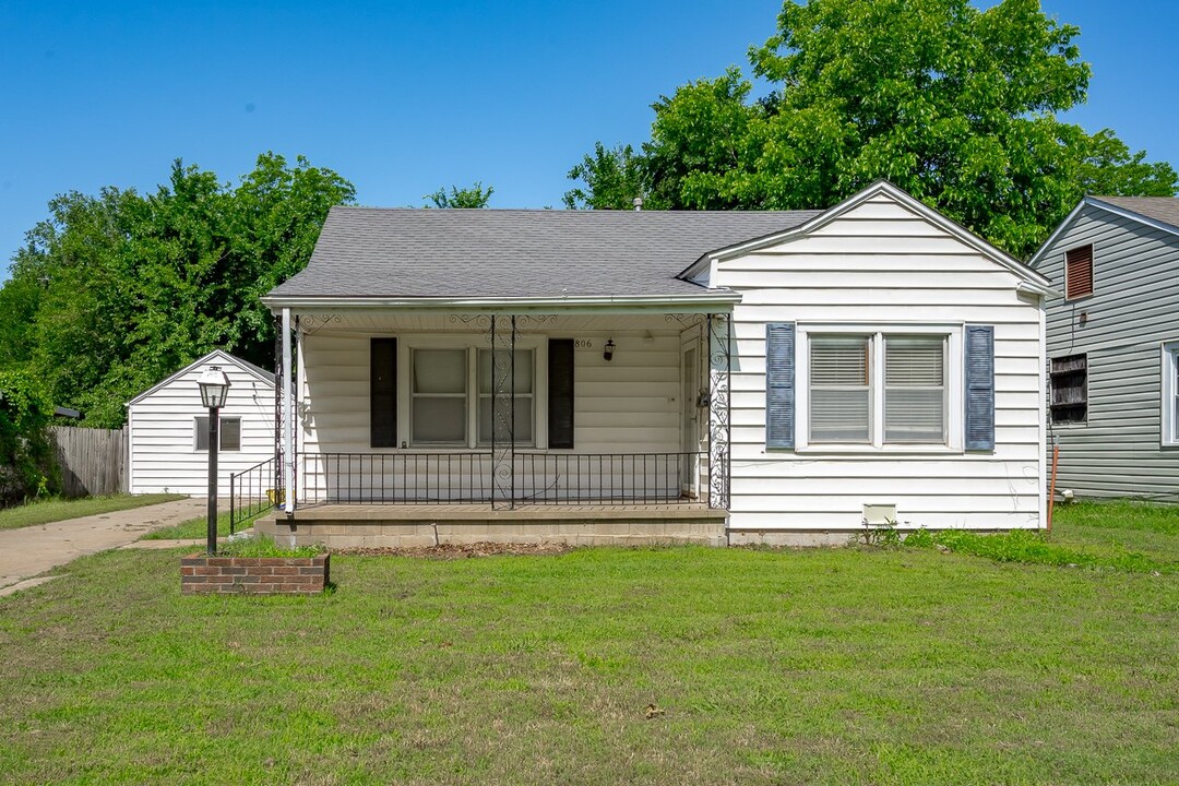 806 S Blakely St in Stillwater, OK - Building Photo