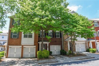 2201 Landing Walk Dr in Duluth, GA - Building Photo - Building Photo