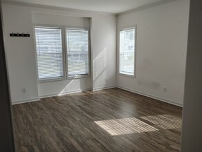 1667 Coralwood Ln in Sarasota, FL - Building Photo - Building Photo