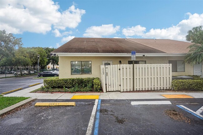 3302 NW 103rd Ave in Sunrise, FL - Building Photo - Building Photo