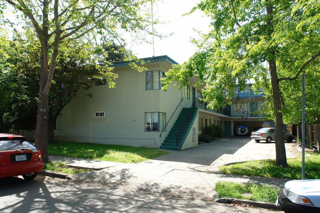 1324 Addison St in Berkeley, CA - Building Photo