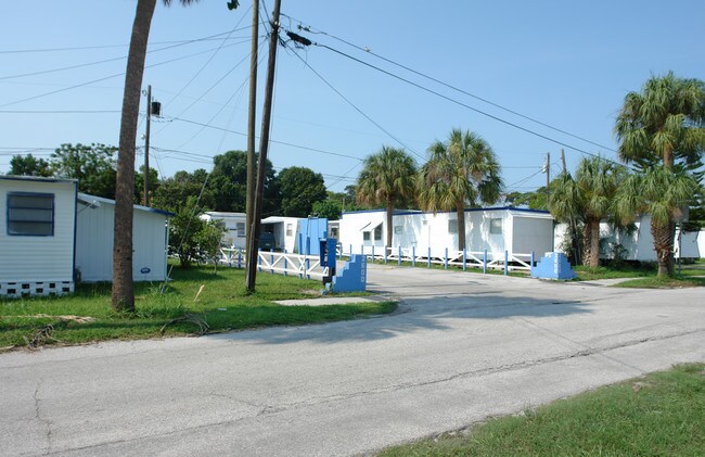 Casa Del Sol Mobile Home Park in St. Petersburg, FL - Building Photo - Building Photo