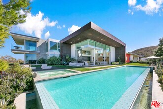 9200 Cotharin Rd in Malibu, CA - Building Photo - Building Photo