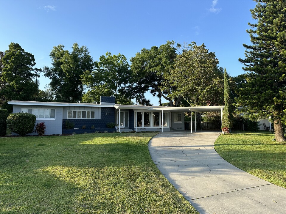 511 Lake Shore Dr in Maitland, FL - Foto de edificio