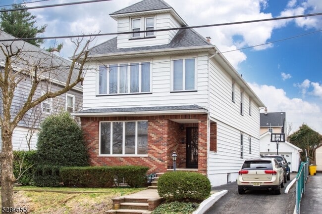 property at 31 Dawson Ave