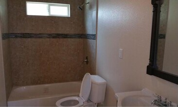 1230 E 33rd St in Los Angeles, CA - Building Photo - Building Photo