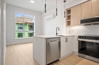 34395 Gladys Ave in Abbotsford, BC - Building Photo - Building Photo