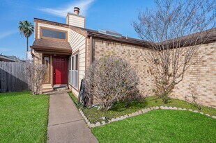 4330 Willow Beach Dr in Houston, TX - Building Photo