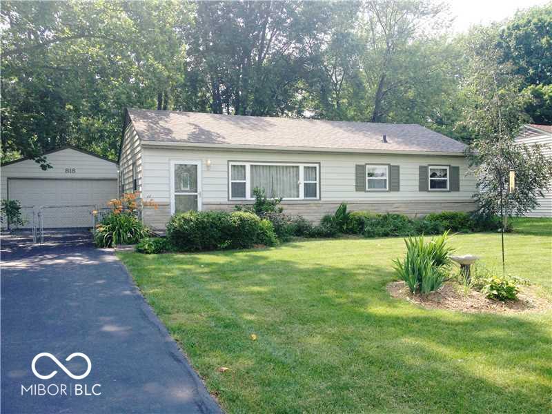818 E Auman Dr in Carmel, IN - Building Photo