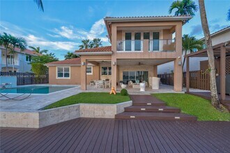 6822 NW 112th Ave in Doral, FL - Building Photo - Building Photo