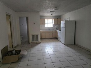 2016 S India Ave in Laredo, TX - Building Photo - Building Photo