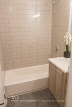 932 W Dakin St in Chicago, IL - Building Photo - Building Photo