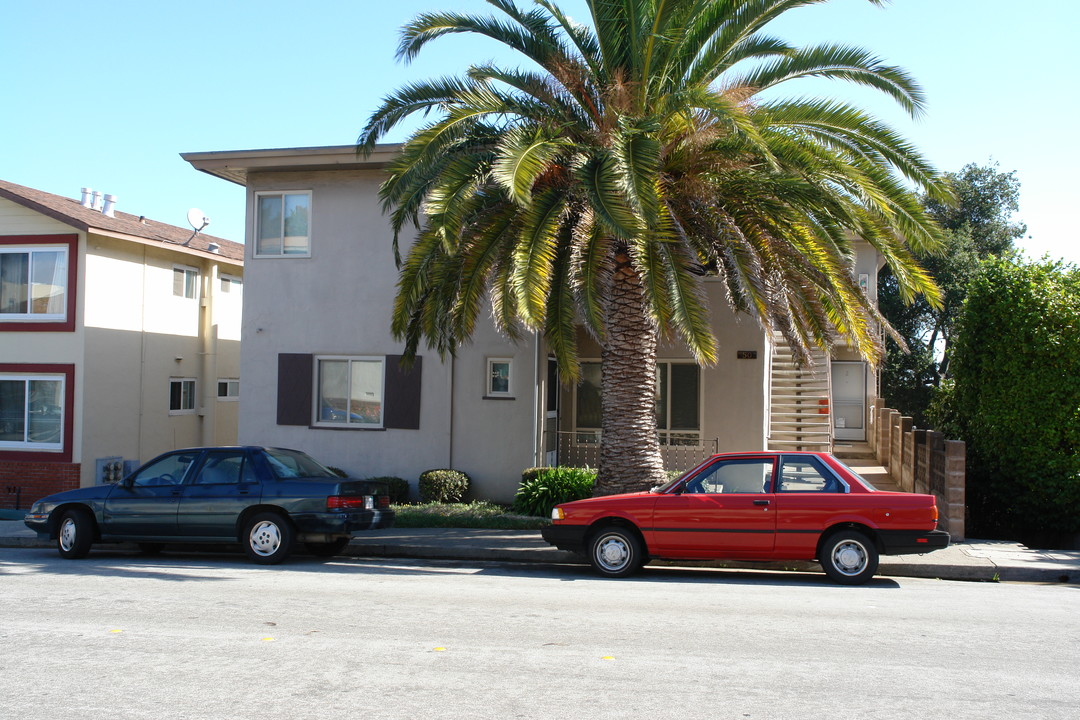 50 Broadway in Millbrae, CA - Building Photo