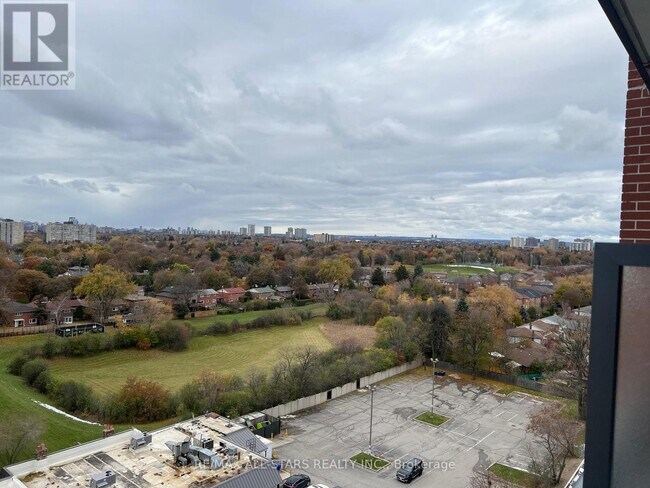 3260 Sheppard Ave E in Toronto, ON - Building Photo - Building Photo