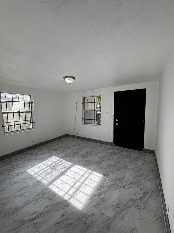 929 W 27th St in Jacksonville, FL - Foto de edificio - Building Photo