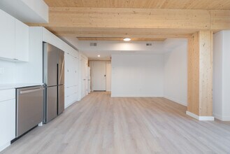 33 Lenox St, Unit #306 in Boston, MA - Building Photo - Building Photo