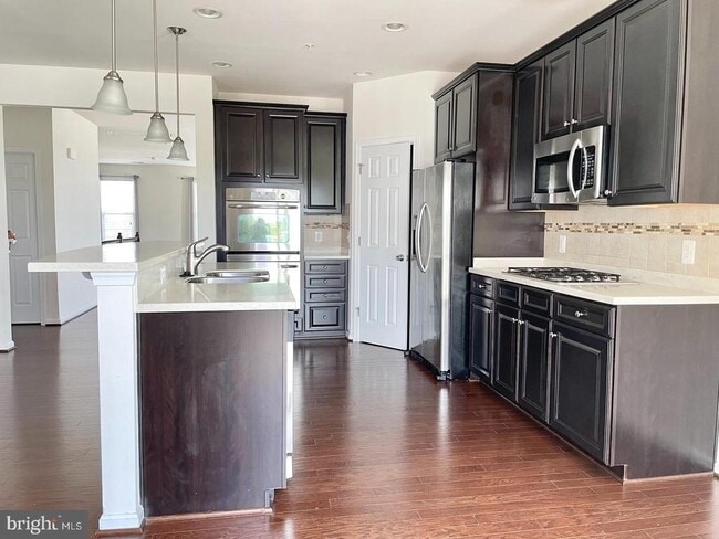 43913 Centergate Dr in Ashburn, VA - Building Photo - Building Photo