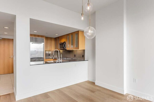 333 1st St in San Francisco, CA - Building Photo - Building Photo